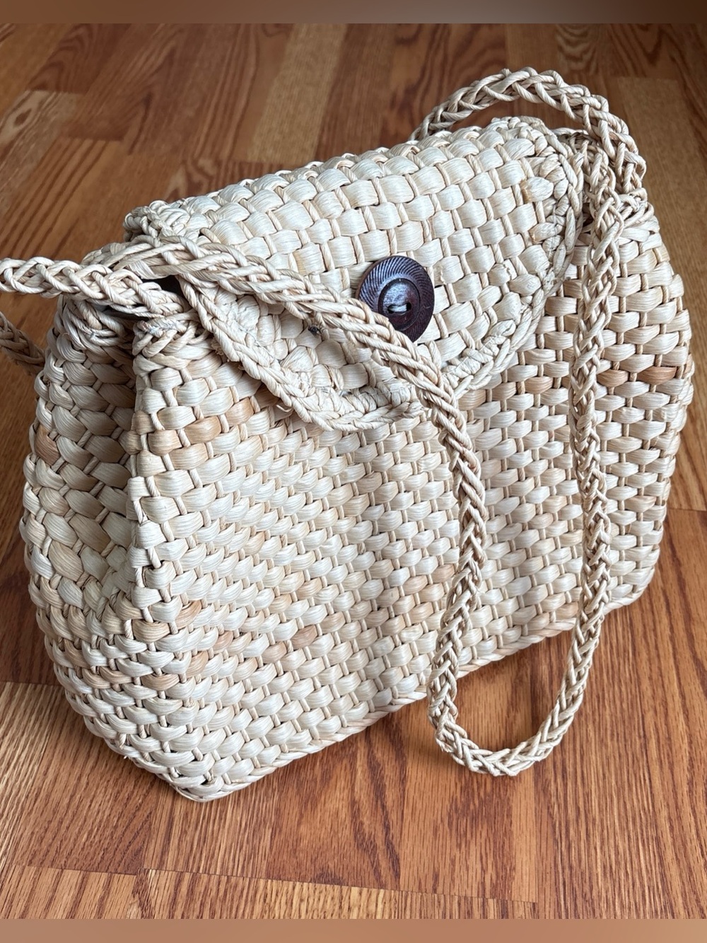 Large Boho Chic Woven Straw Handbag Basket Weave Texture Magnetic Snap Closure